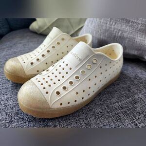 Native girl shoes size 12